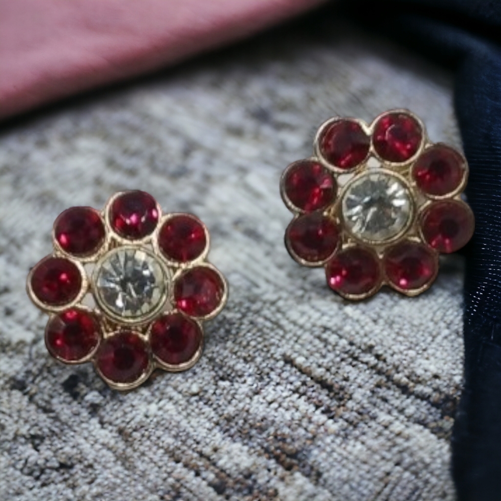 Vintage Red and Clear Rhinestone Flower goldtone clip on earrings, - Picture 5 of 5